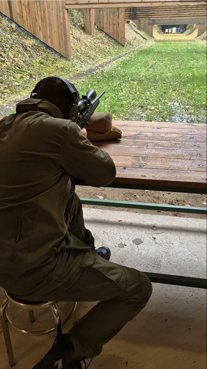 Übung mit dem Büchsengewehr am Schießstand